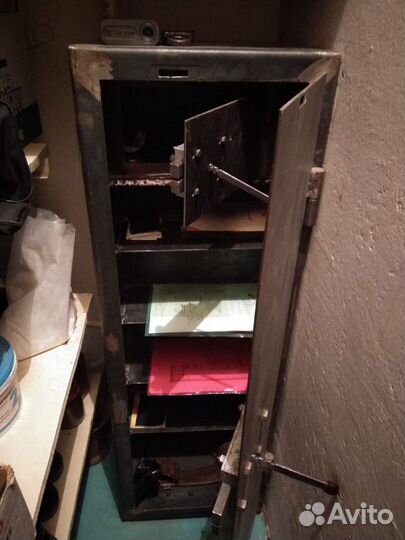 Продам металлический сейф