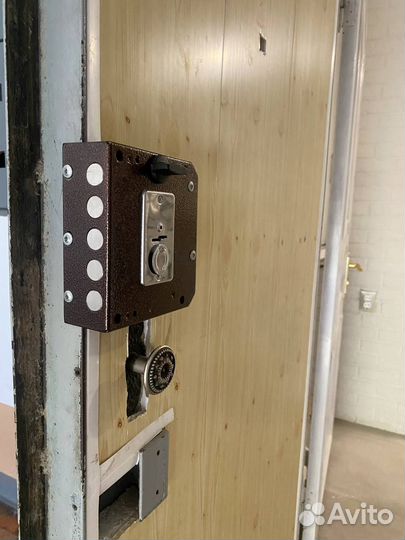 Дверь входная металлическая