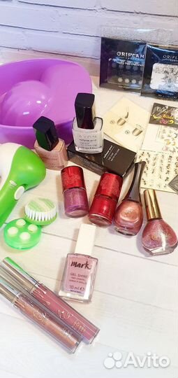 Набор косметики и аксессуаров