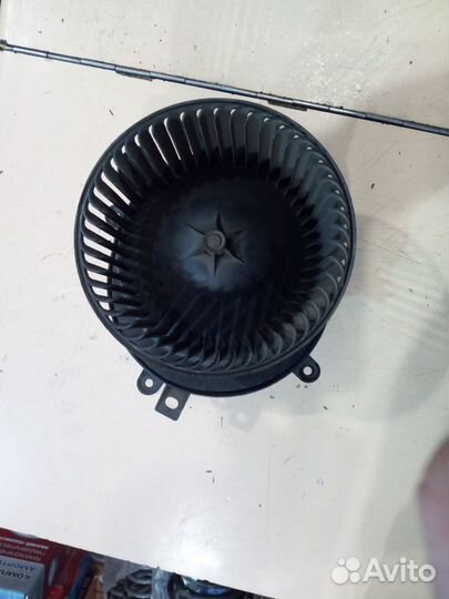 Мотор печки Mazda6 2006 год