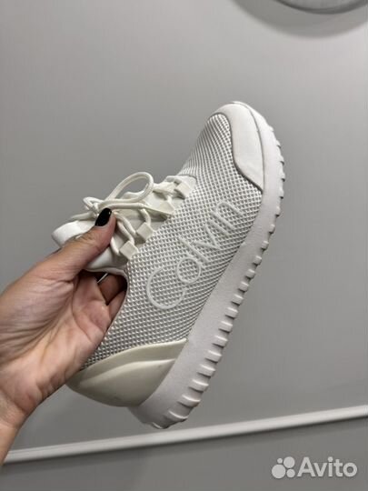 Кроссовки женские