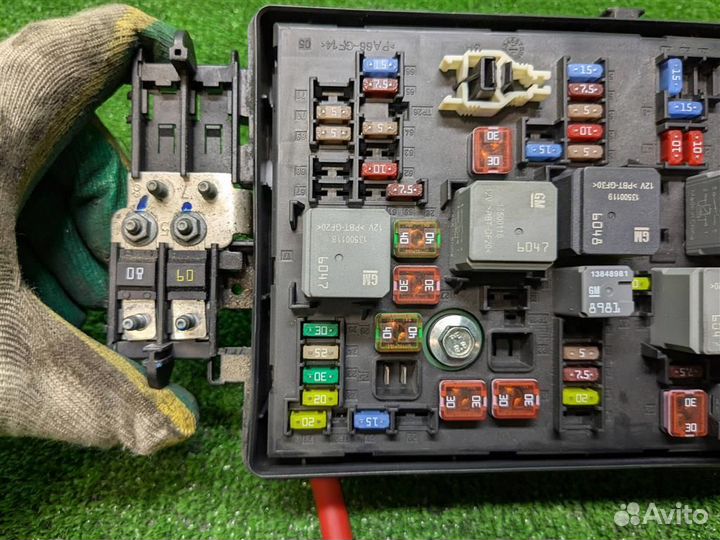 Блок предохранителей моторный Chevrolet Orlando 2