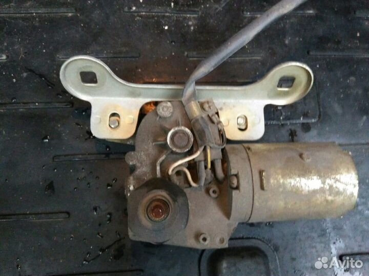 Моторчик стеклоочистителя задней двери