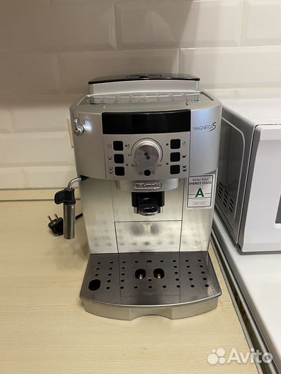 Кофемашина delonghi magnifica s