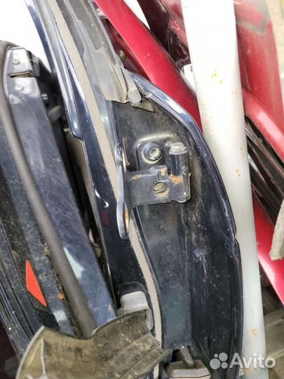 Водительская петля двери на ренж Ровер Вог 2005г