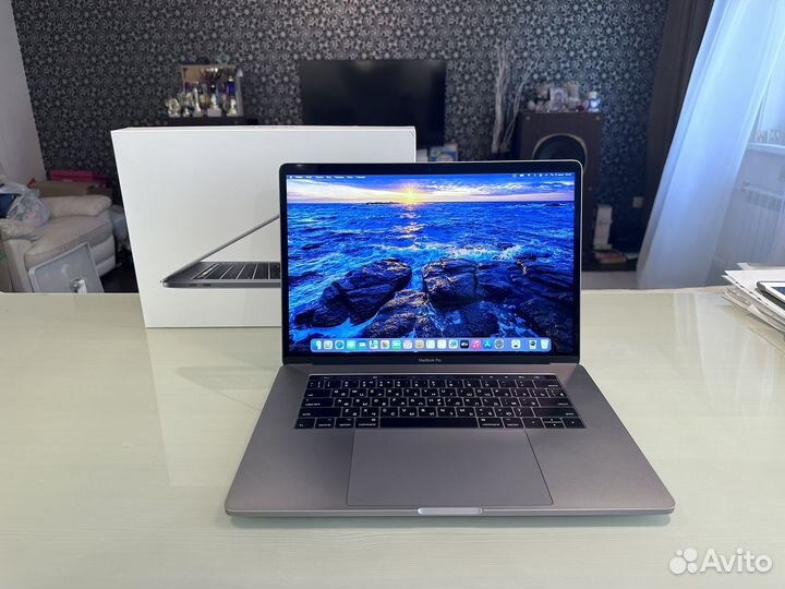 Macbook Pro 15 2017 core i7 2.9 16GB 512GB RP560