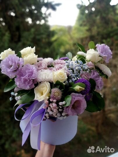 Розы в коробке, в корзине