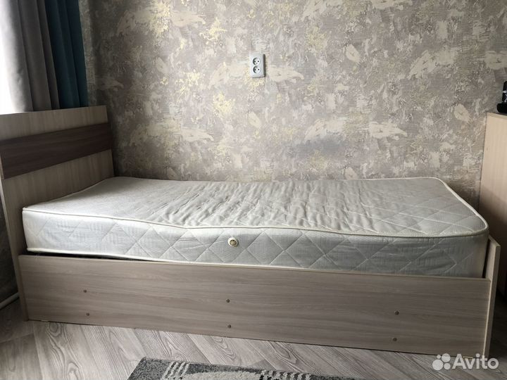 Кровать односпальная с матрасом бу