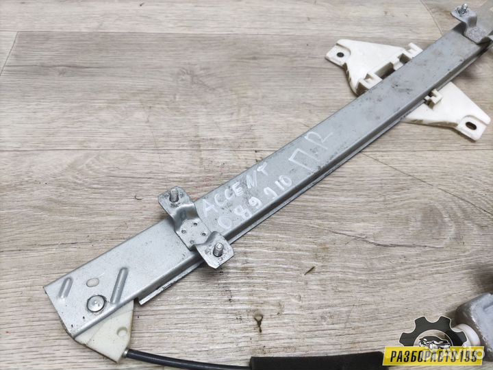 Accent 2 Стеклоподъемник передний правый Hyundai