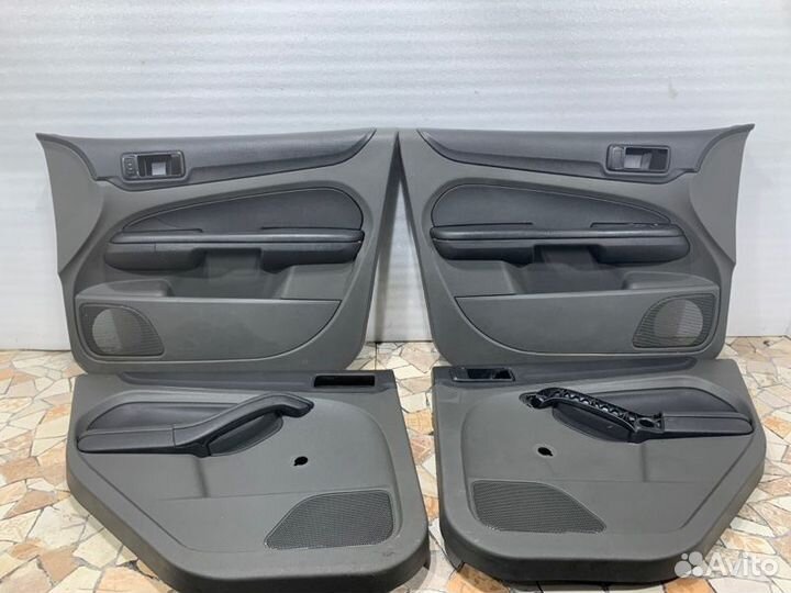 Обшивка боковой двери Ford Focus хэтчбэк 1.6 hwdb