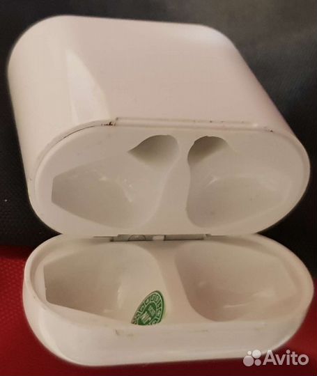 Зарядный кейс для AirPodsи Realme