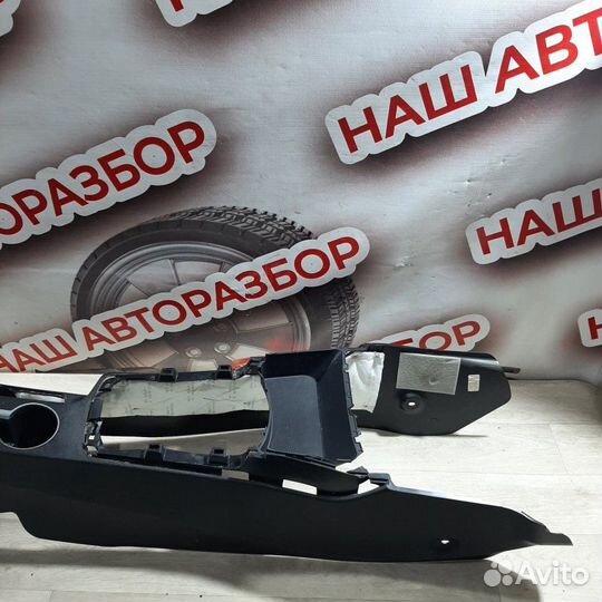 Консоль центральная Hyundai I30 2014