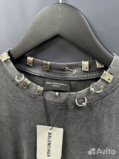 Футболка balenciaga с пирсингом oversize (унисекс)