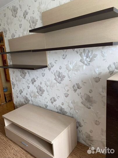 Настенные полки