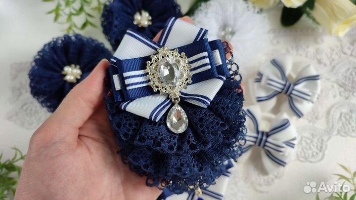 Школьные банты и брошь галстук