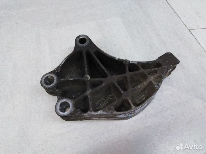 Кронштейн двигателя Мазда