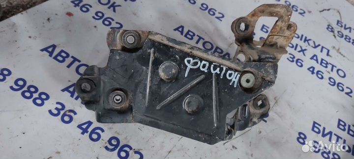 Кронштейн компрессора пневмоподвески на Volkswagen