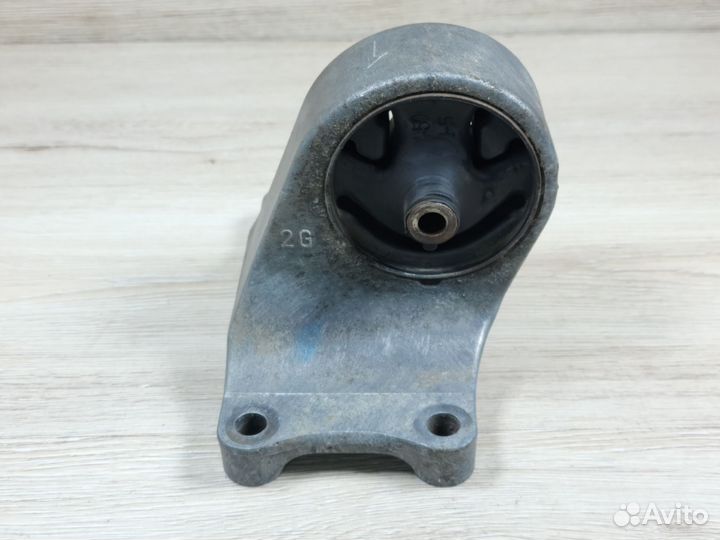 Опора крепление МКПП Nissan Almera N16