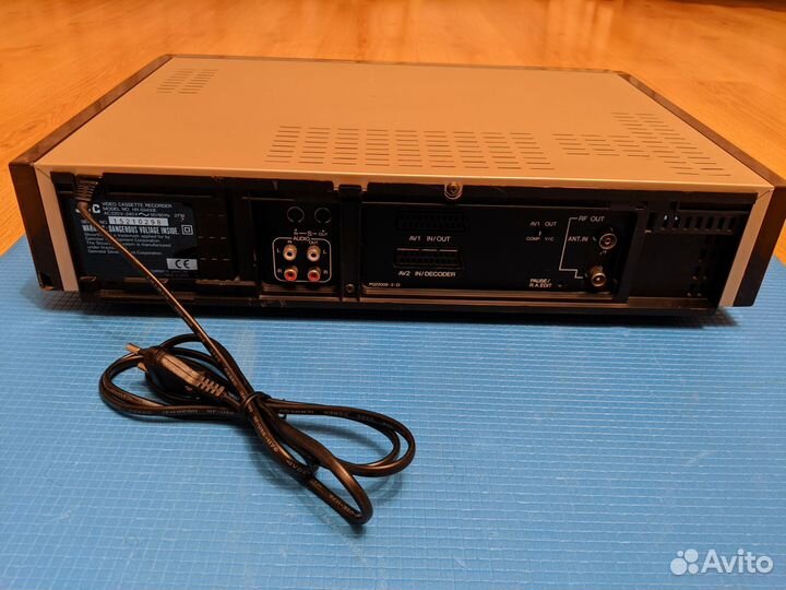 Видеомагнитофон S-VHS JVC HR-S9400E