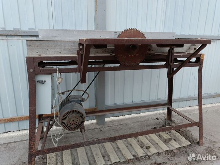 Станок деревообрабатывающий