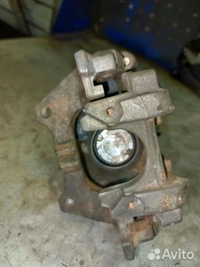 Суппорт тормозной задний левый Golf 7