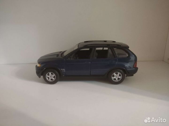 Bmw x5 e53 1/24 burago