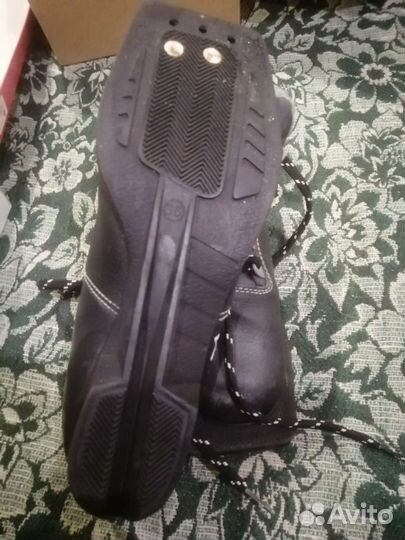 Лыжные ботинки