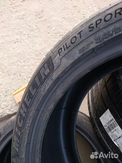 Michelin Pilot Sport 4 S 245/35 R19 93Y