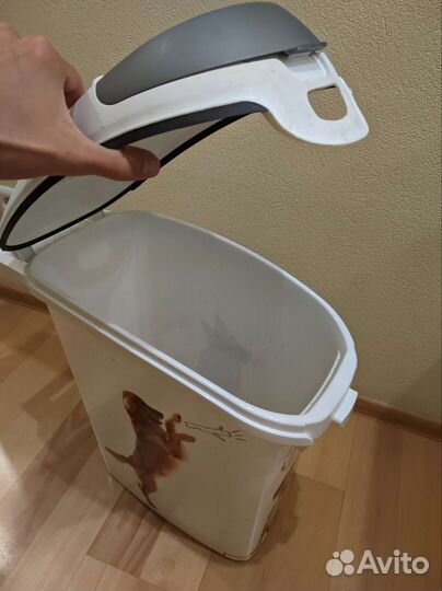 Контейнер для сухого корма собак