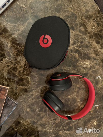 Beats Solo 3 Wireless Black and Red