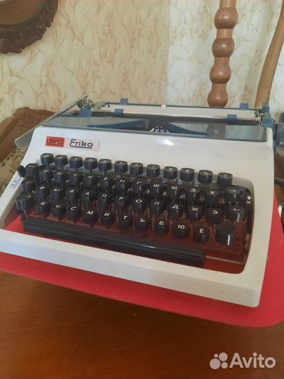 Печатная пишущая машинка Erika