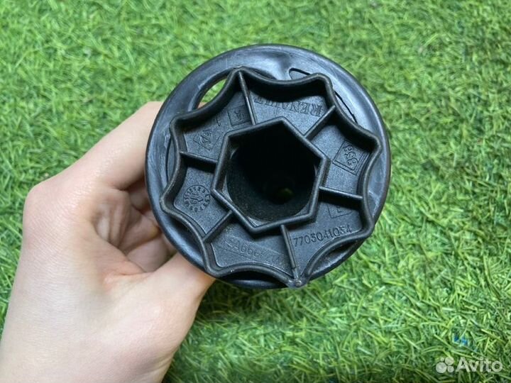 Болт крепления запасного колеса Nissan Almera G15