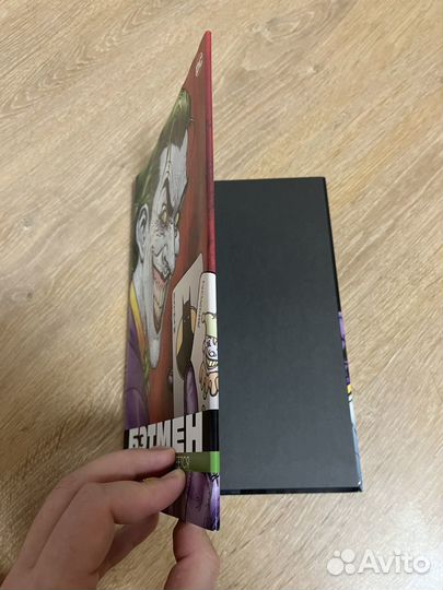 Комикс бэтмен человек который смеется