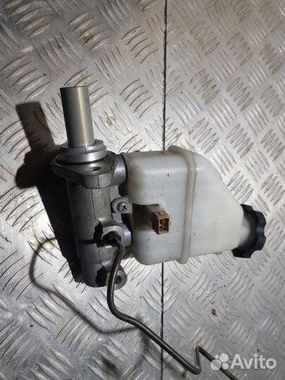 Главный тормозной цилиндр (Hyundai Santa Fe I)