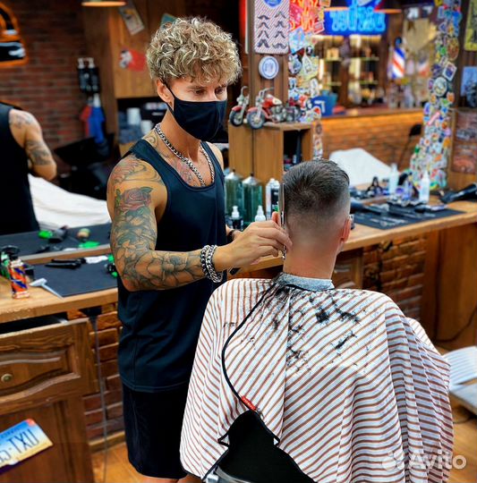 Мужская стрижка. Барбер. Парикмахер. Колорист
