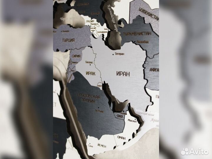 Карта мира из дерева с подсветкой