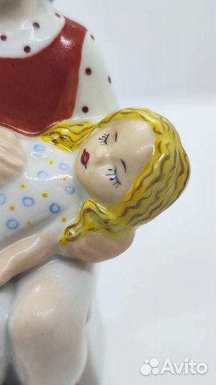 Статуэтка фарфор
