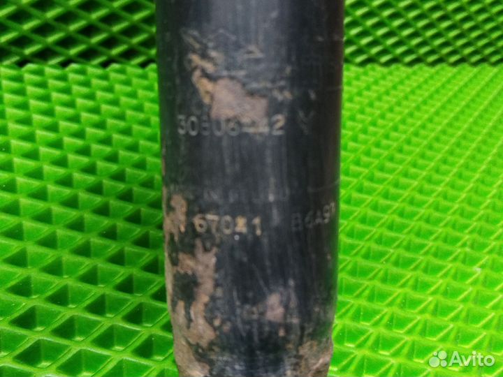 Задние стойки Mitsubishi carisma