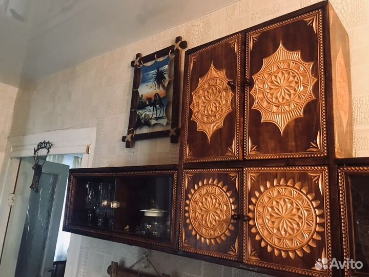 Навесная резная полка