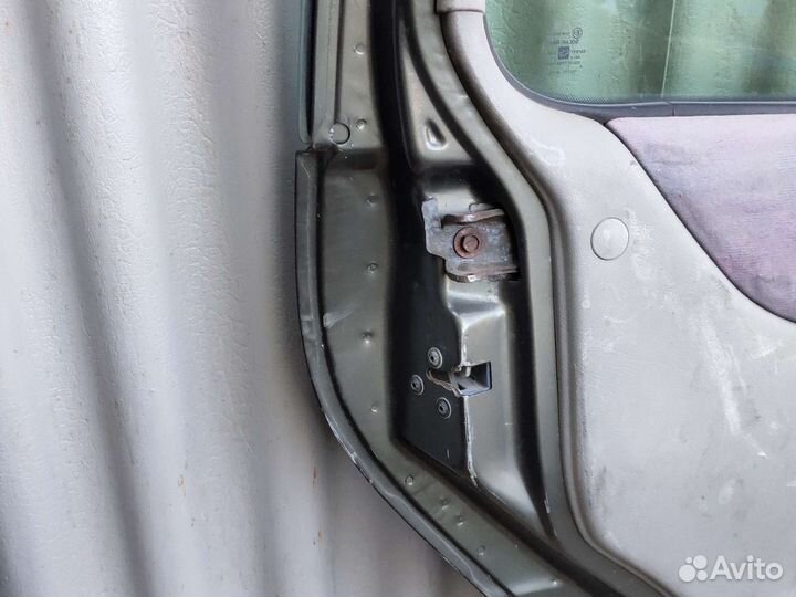 Дверь задния левая на Opel Sintra
