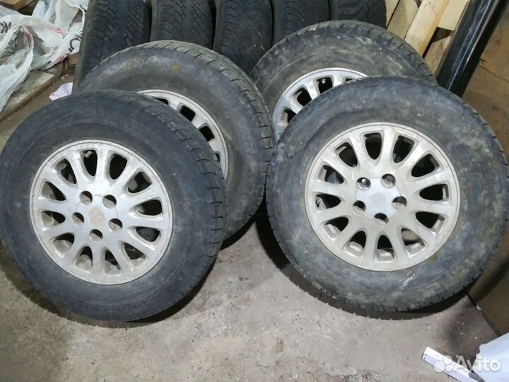 R15 Bridgestone Blizzak Revo GZ 205/70, PCD 5x114.3 DIA 60