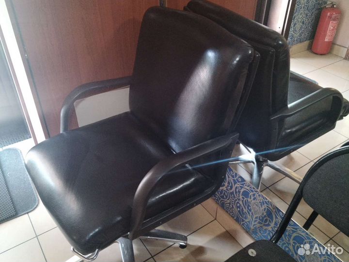 Кожаное кресло бу