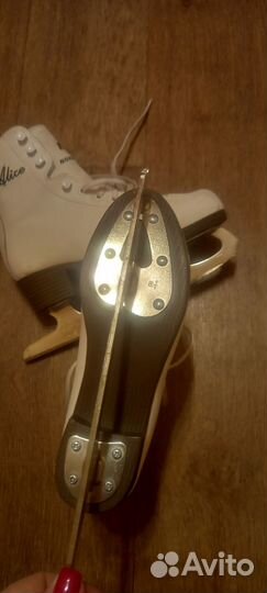 Коньки девочке 34р