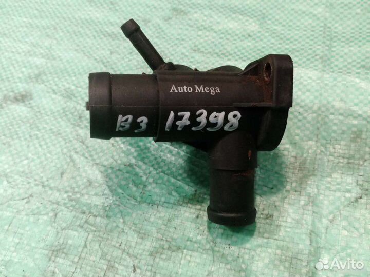 Фланец системы охлаждения Volkswagen Passat B3