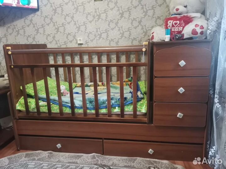 Продам кроватку с матрасом