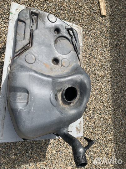 Бензобак BMW E32