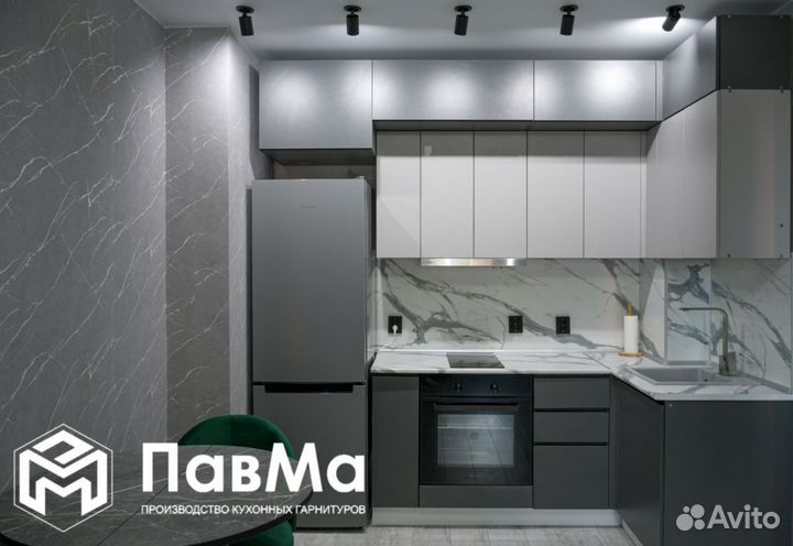 Кухонные гарнитуры в потолок 100*132