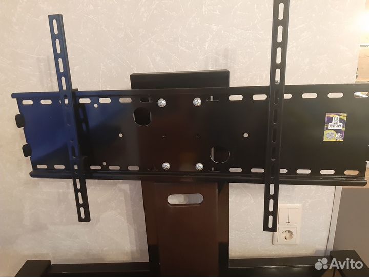 Тумба стойка с кронштейном под телевизор