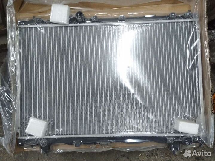 Радиатор охлаждения двигателя Тойота Ипсун,Пикник