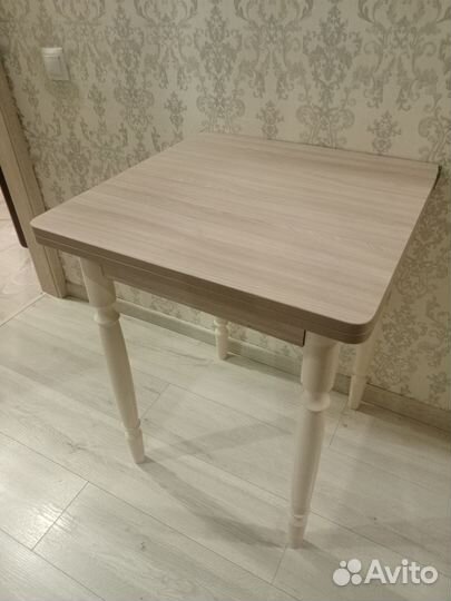 Кухонный стол